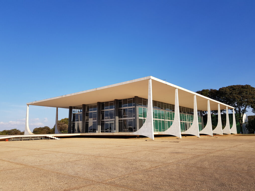 Supremo Tribunal Federal cassa decisão trabalhista que proibiu terceirização de atividade-fim